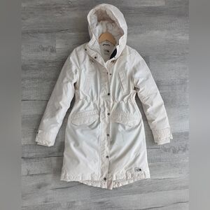 The North Face Women's Snow  600 Down Parka in gardenia white. M